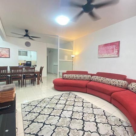 Homestay Juta Mines Seri Kembangan Balakong Serdang Lama Eksteriør billede