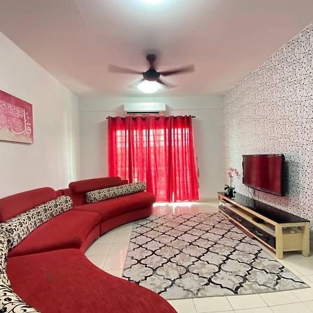 Homestay Juta Mines Seri Kembangan Balakong Serdang Lama Eksteriør billede
