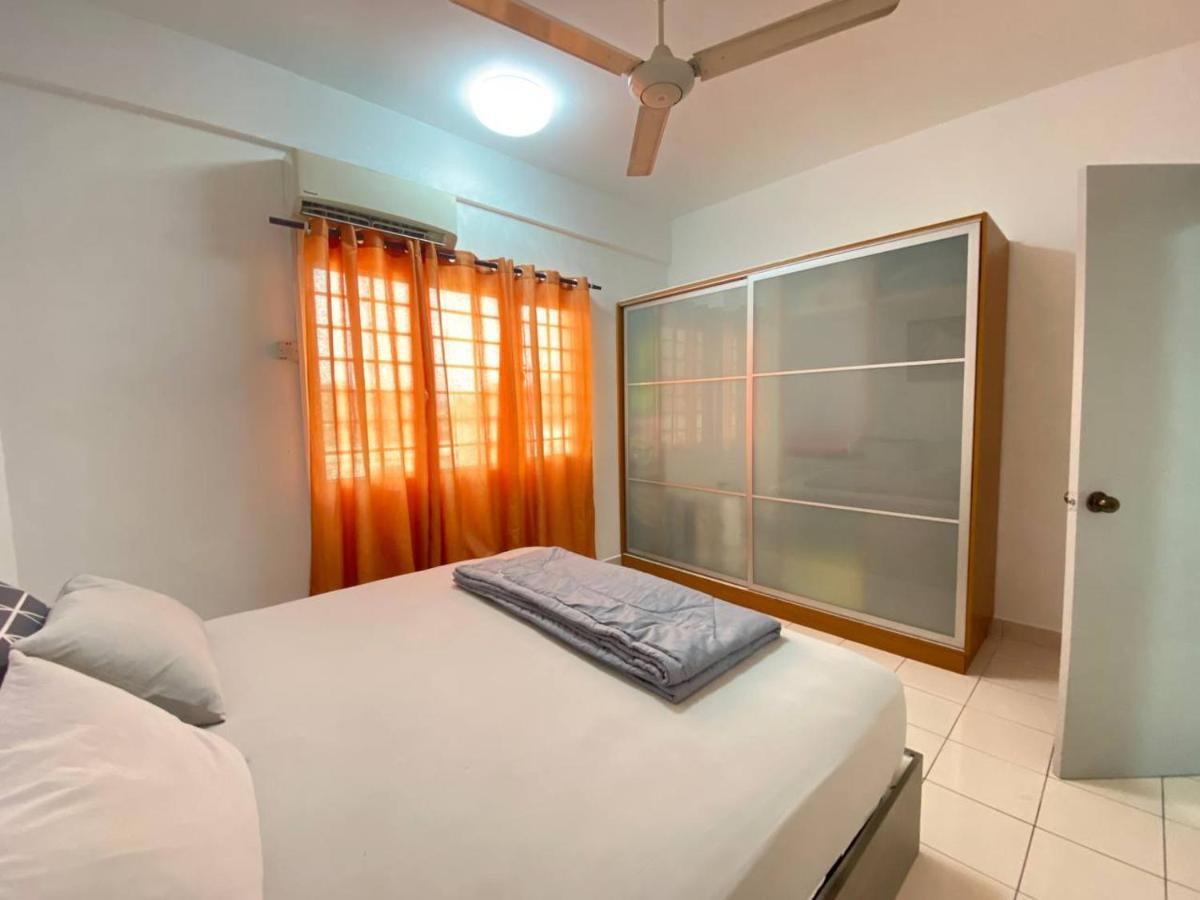 Homestay Juta Mines Seri Kembangan Balakong Serdang Lama Eksteriør billede